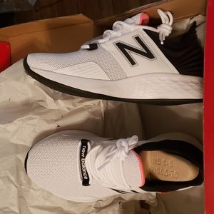 New Balance Fresh Foam ROAV1